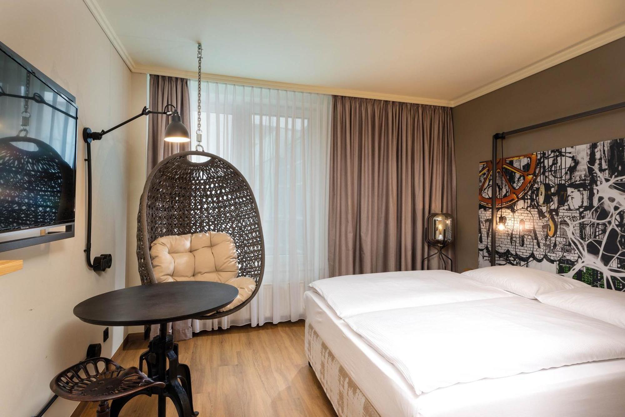 Standard Room,1282415563:JPEG
